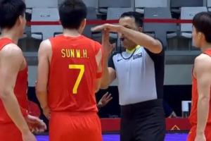 星空体育官方入口-中新大战裁判组出炉：伊拉克裁判Ahmed Ali Al-shuwaili继续吹罚