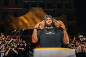 星空体育-詹姆斯：23对我很重要 我们以詹23庆祝这一时刻 献给我的所有球迷