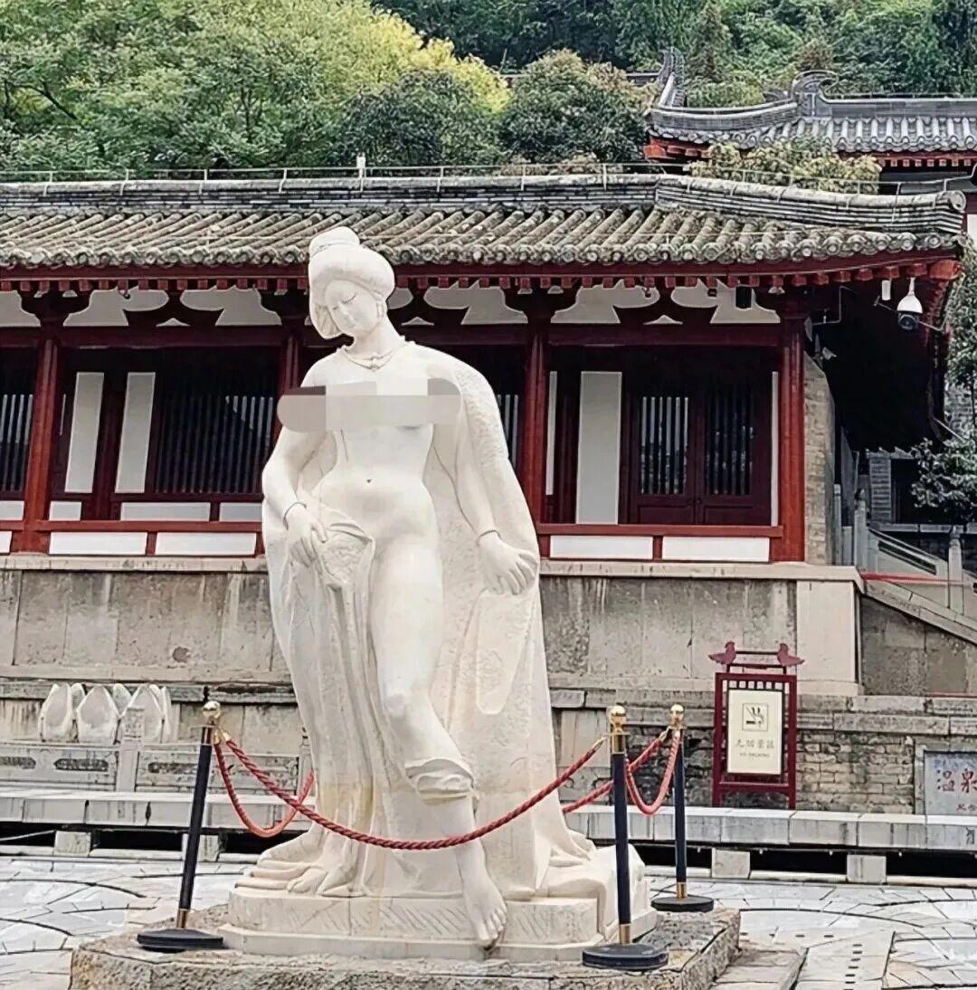 星空体育-贵妃半裸出浴雕像被指“不雅观”