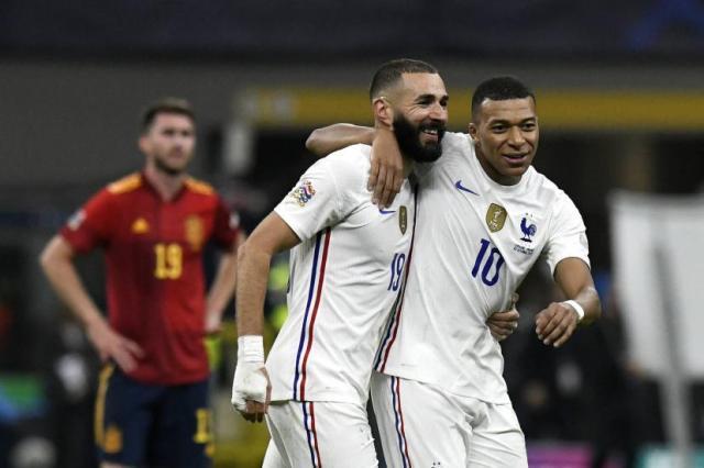 星空体育官网-本泽马：在皇马踢球压力巨大 姆巴佩要适应压力