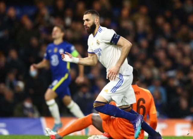 星空体育官网-【600字】世一锋争夺战：本泽马or莱万？